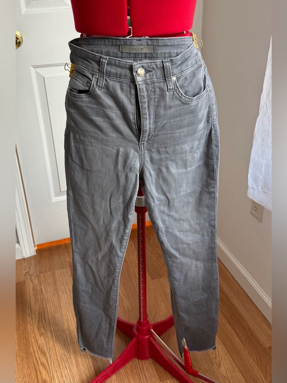 Joe’s Jeans The Lacey High Rise Skinny Fit Raw High Low Hem Gray Wash